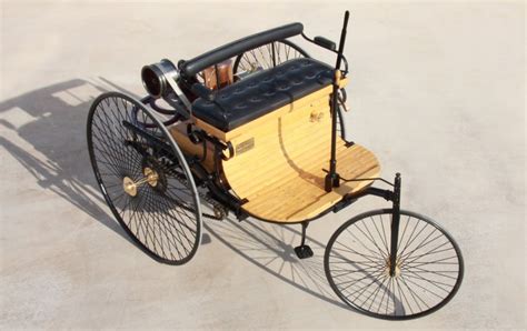 primeiro automóvel movido a gasolina